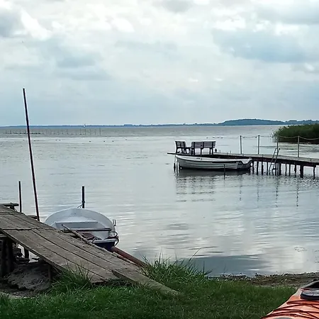 בית נופש Fischstuebchen Neeberg 4 - Schwalbennest Krummin