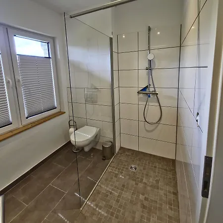 בית נופש Fischstuebchen Neeberg 4 - Schwalbennest Krummin